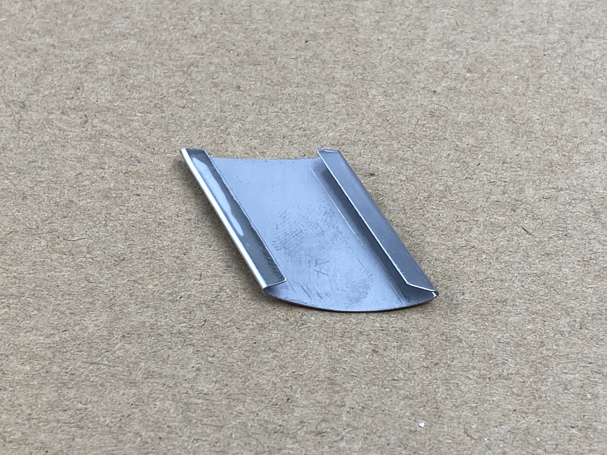 CHROM-ABDECKUNG LINKS FÜR ZIERRAHMEN (18mm BREIT)