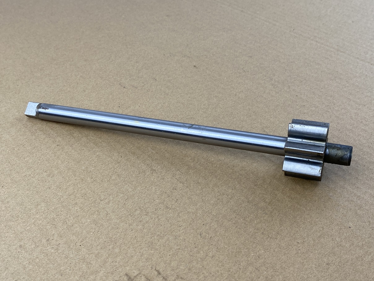 ANTRIEBSWELLE MIT ZAHNRAD "NOS" M127 M180