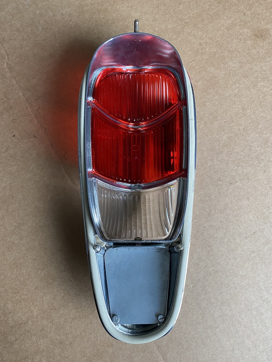 RÜCKLICHTDECKEL ORIGINAL "NOS" W189 & PONTON COUPE/CABRIO