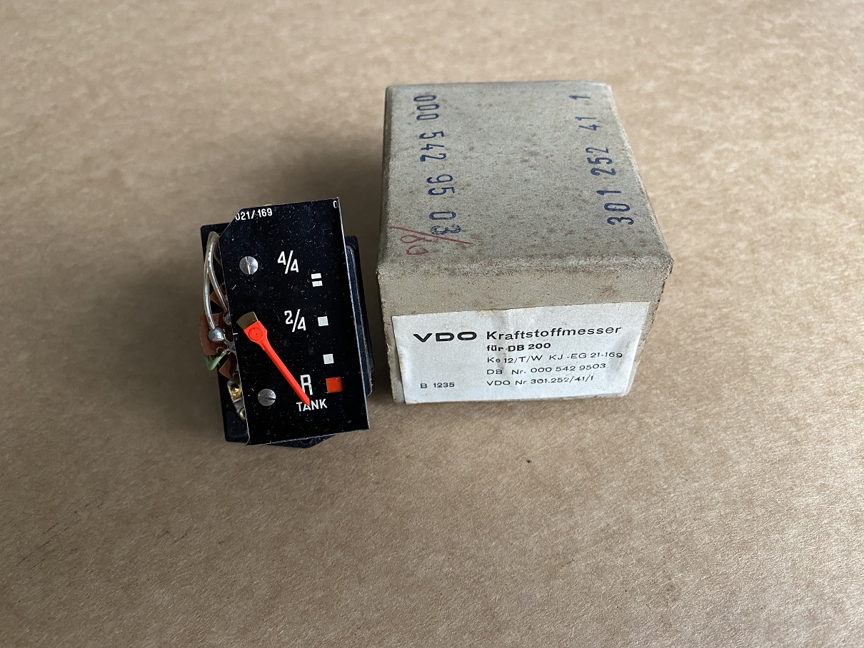 KRAFTSTOFFANZEIGE "NOS" W110 300SE W112