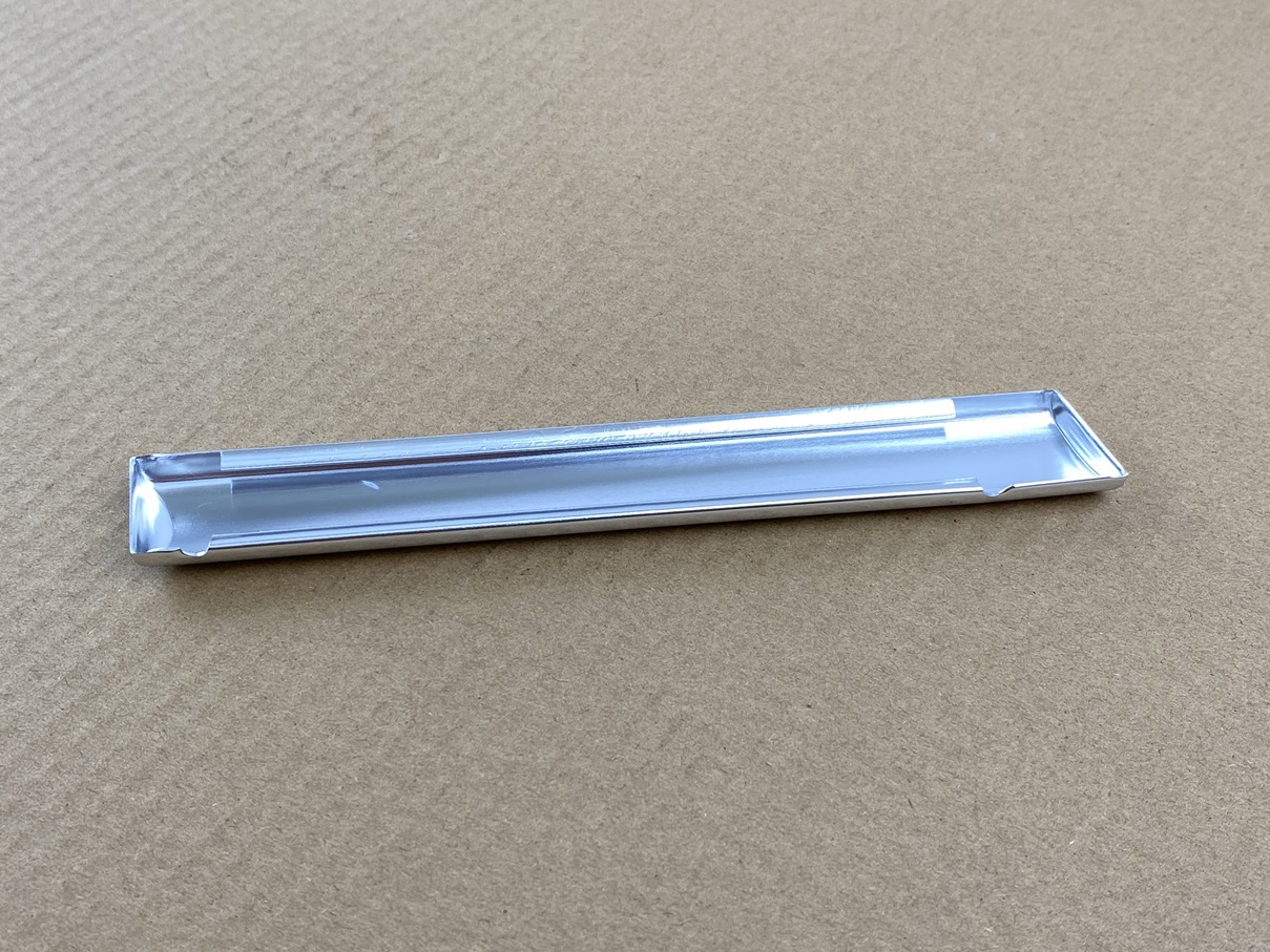 ALU-ZIERLEISTE LINKS AN HINTERKOTFLÜGEL "NF"