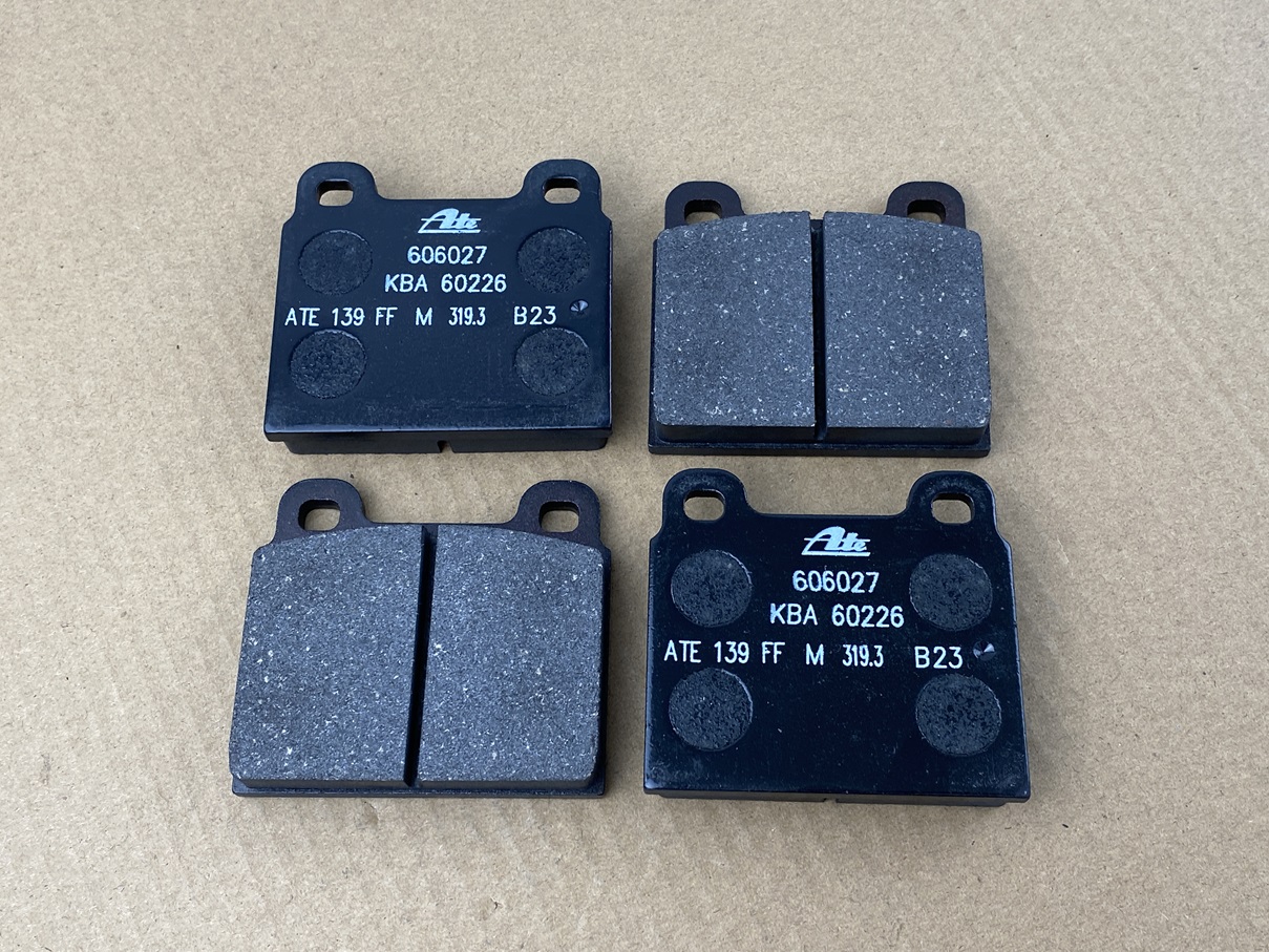BREMSKLOTZSATZ FÜR BREMSSATTEL (ATE-2-KOLBEN-AUSFÜHRUNG)