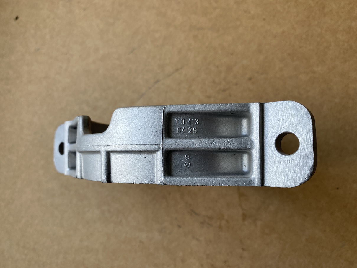 LAGERBOCK FÜR GELENKWELLENZWISCHENLAGER "GEBRAUCHT" W110 W111 W112 W113