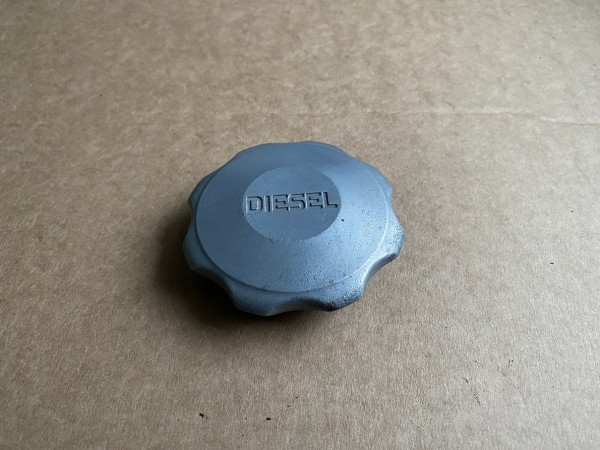 SCHRAUBDECKEL UNVERCHROMT MIT DIESEL-AUFSCHRIFT