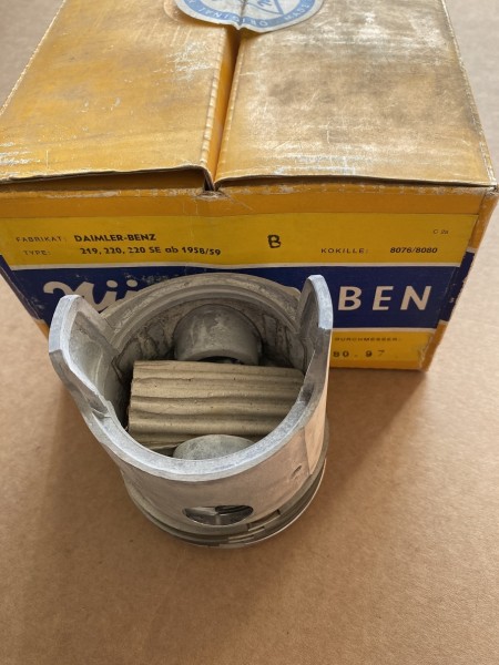 SATZ KOLBEN Ø 81,00mm "NÜRAL" NOS - BOLZEN-Ø 24mm