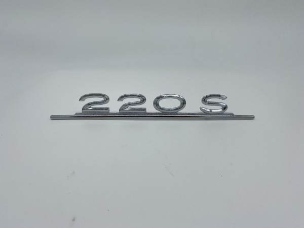 TYPENKENNZEICHEN "220 S" AN HECKDECKEL